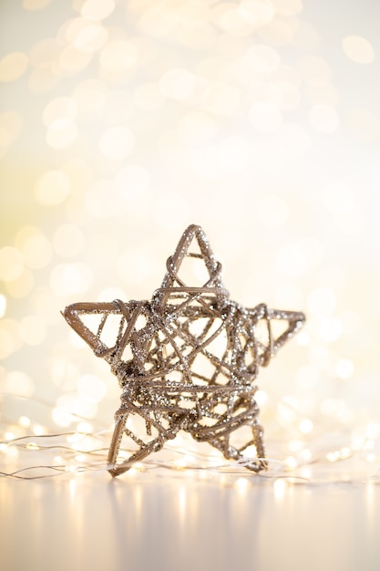 Foto fondo de navidad dorado bokeh con estrella decorativa