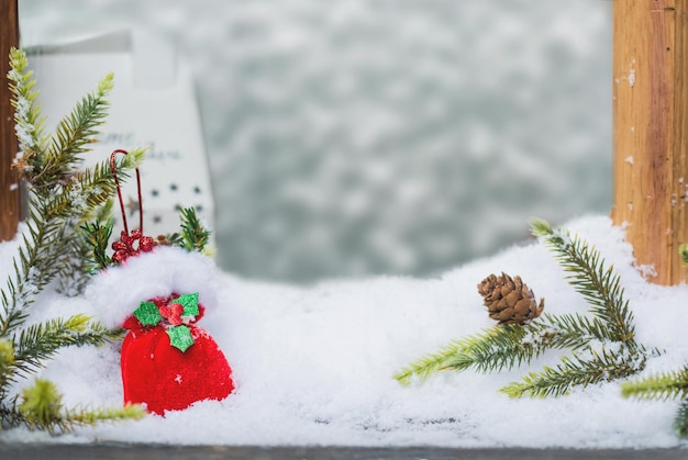 Fondo de Navidad y feliz año nuevo. Vacaciones de temporada de invierno con decoración y espacio para copiar texto.