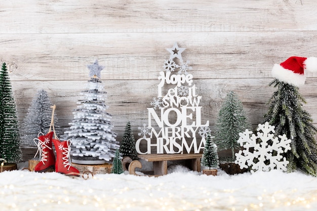 Fondo de Navidad. Árbol de Navidad y adornos.