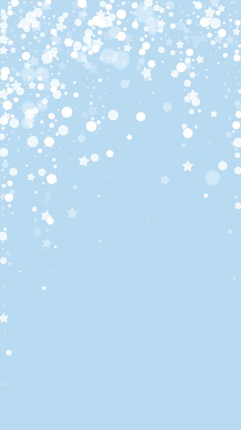 Fondo navideño nevado Sutiles copos de nieve voladores y estrellas sobre fondo azul claro de invierno Delicada dulce Navidad nevada Ilustración vectorial vertical