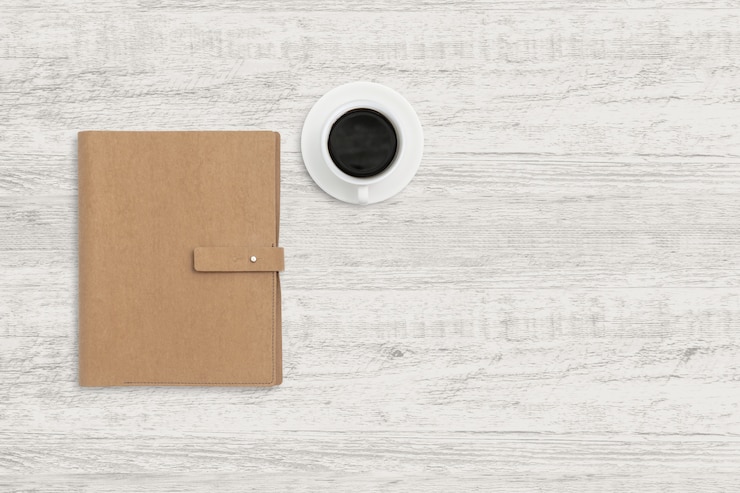 Foto fondo de negocios de la vista superior del cuaderno y la taza de café en la textura de madera.