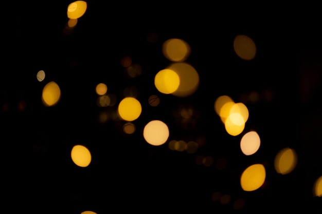 Fondo negro con luces doradas brillantes patrón desenfocado abstracto bokeh