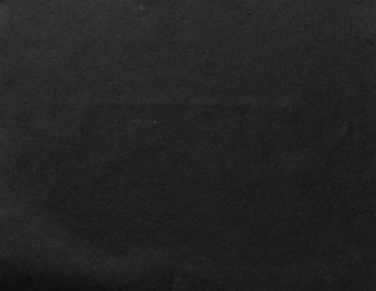 un fondo negro con textura de papel