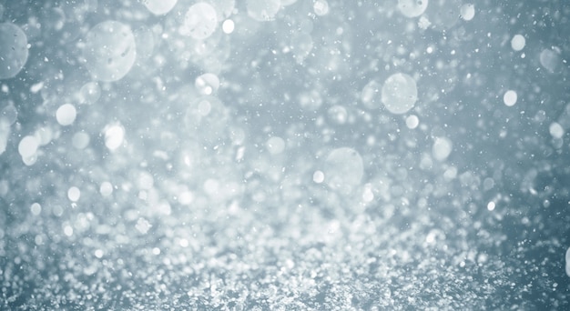 Fondo nevado brillante de invierno, tarjeta de Navidad, espacio de copia en blanco