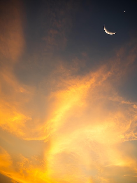 fondo de la noche de la bendición de la media luna del cielo