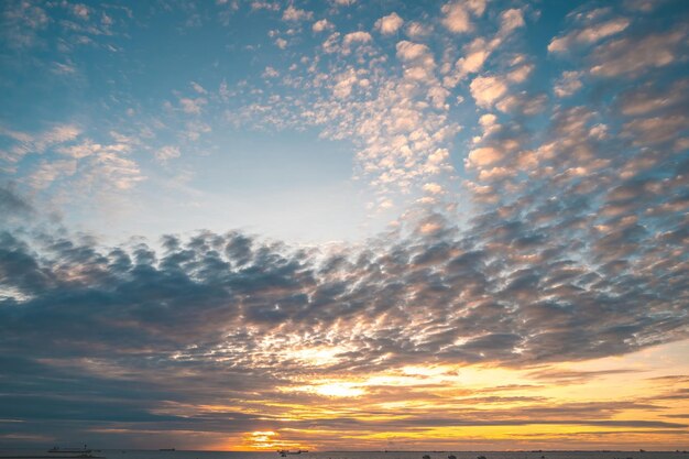 Fondo nube verano Nube verano Cielo nube cinemático Cielo natural hermoso y cinemático puesta de sol textura fondo