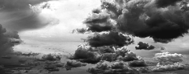 Fondo de nubes abstractas en blanco y negro Fondo de panorama