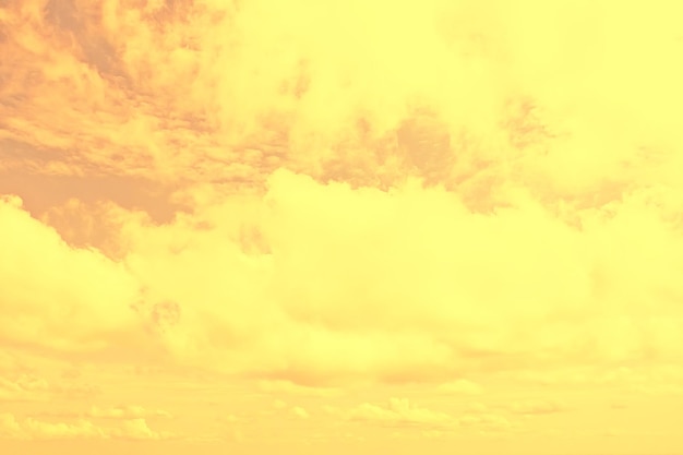 Foto fondo de nubes de atardecer de cielo naranja, fondo cálido abstracto aire de cielo de verano