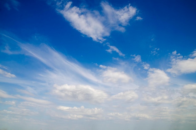 Fondo de nubes blancas