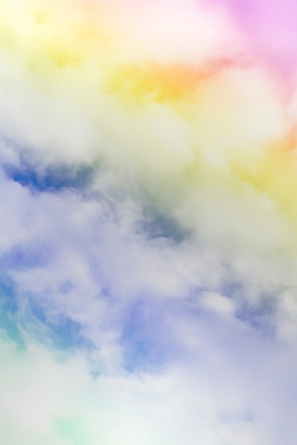 Foto fondo de nubes con un color pastel.