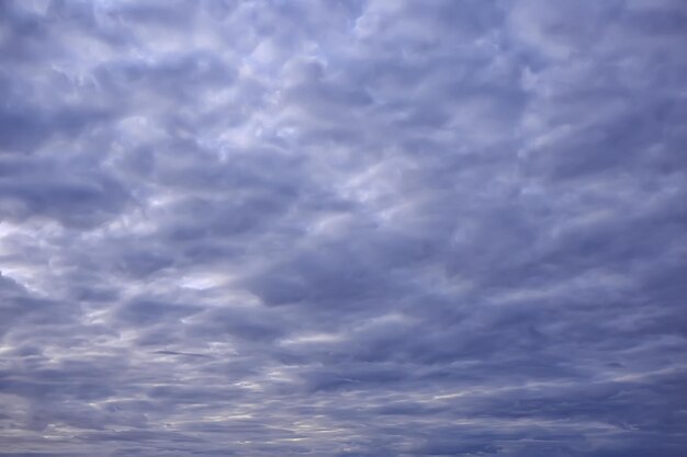 fondo de nubes fondo de tormenta sombrío / gris, nubes superiores del cielo