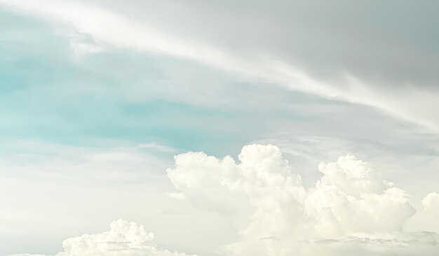 Fondo nublado abstracto hermosas vetas naturales de cielo y nubes x Un paisaje natural hermoso