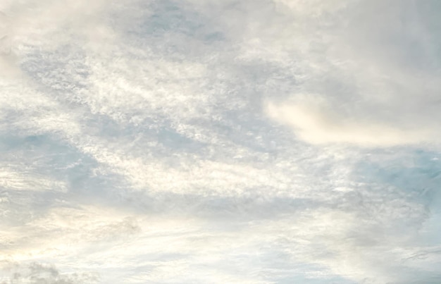 Fondo nublado abstracto hermosas vetas naturales de cielo y nubes x Un paisaje natural hermoso