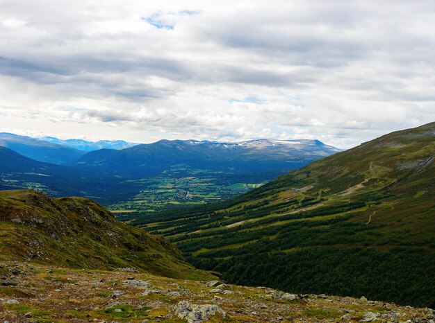 Fondo de paisaje de ladera de montaña de noruega hd