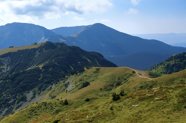 fondo del paisaje montañoso