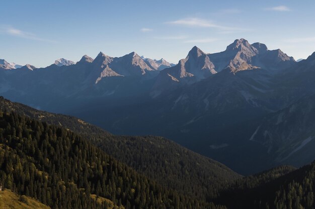 fondo del paisaje montañoso