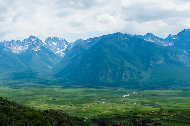 fondo del paisaje montañoso