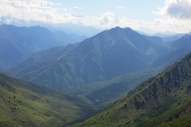 fondo del paisaje montañoso