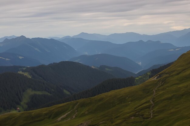 fondo del paisaje montañoso