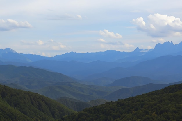 fondo del paisaje montañoso