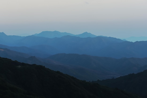 fondo del paisaje montañoso