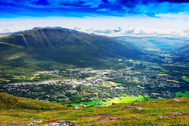 Fondo de paisaje de valle de montaña oppdal hd