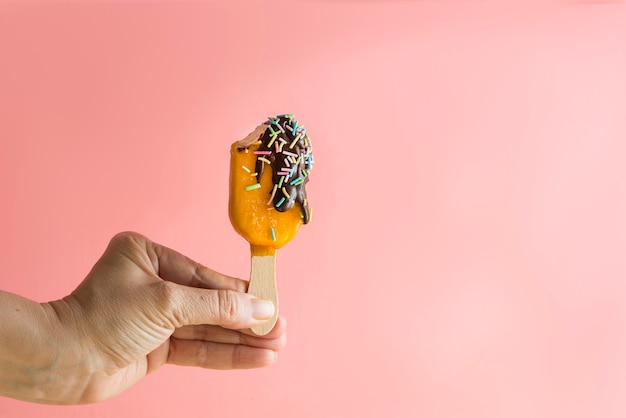 Fondo de palos de helado de frutas