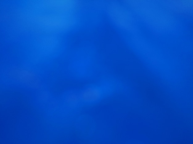 Fondo de pantalla borrosa de fondo degradado abstracto tono azul cielo oscuro