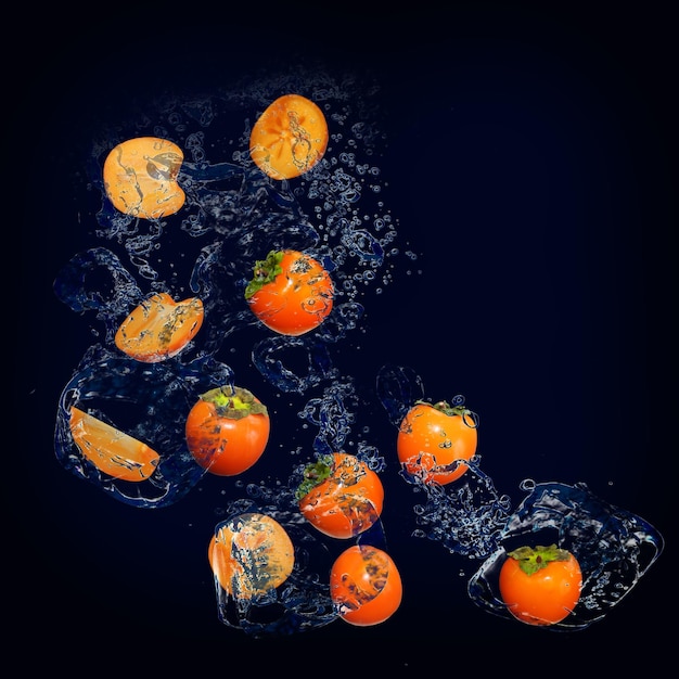 Fondo de pantalla de caqui de fruta jugosa en agua para diseñadores e ilustradores