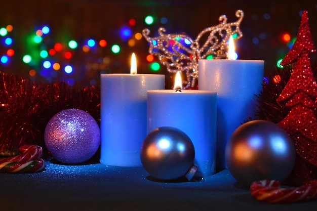 Fondo de pantalla de Navidad y Año Nuevo Decoración festiva brillante con bengalas