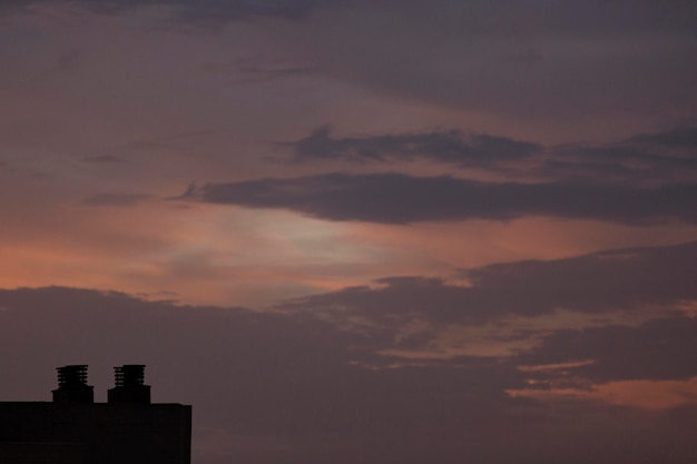 Fondo de pantalla de paisaje nublado en el cielo