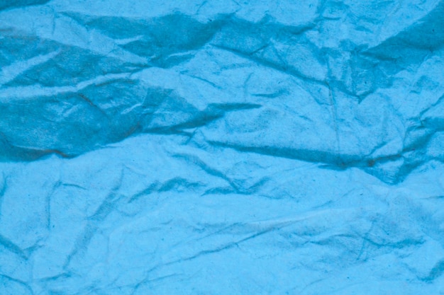 Fondo de papel arrugado azul.
