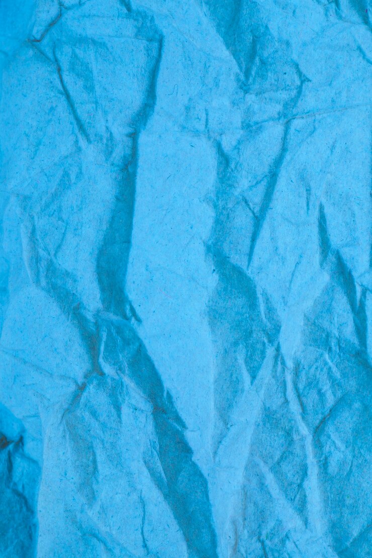 Fondo de papel arrugado azul.