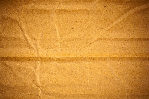 Fondo de papel de cartón marrón arrugado con textura.