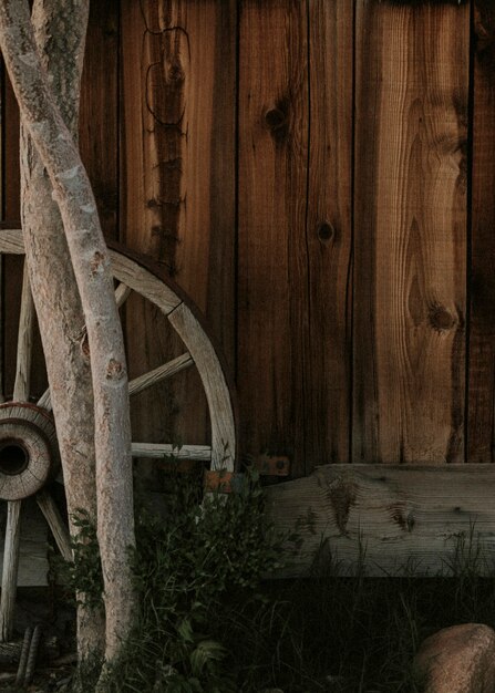 Foto fondo de pared de granja de madera marrón oscuro