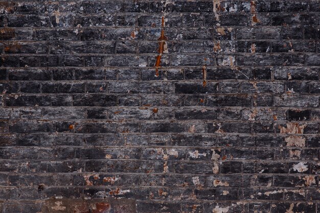 Fondo de pared de ladrillo sucio vintage antiguo con yeso pelado, textura