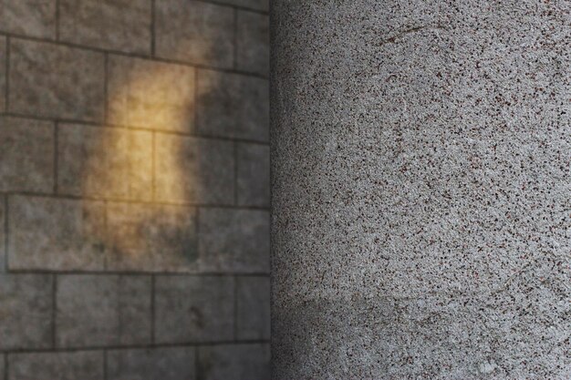Fondo de pared de piedra con un rayo de sol