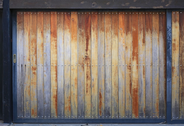 Fondo de pared de valla de madera. Tablón de puerta de madera vieja