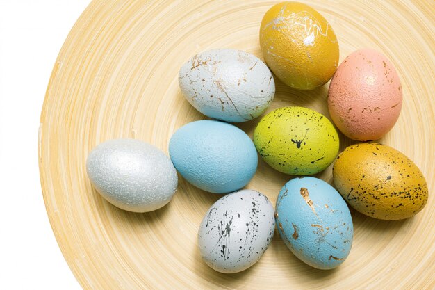 Fondo de pascua aislado en blanco