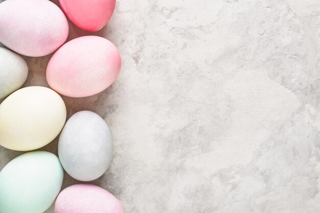 Foto fondo de pascua colorido pastel teñido frontera de huevos de pascua