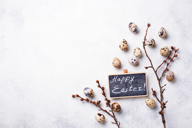 Fondo de Pascua con huevos de codorniz y sauce