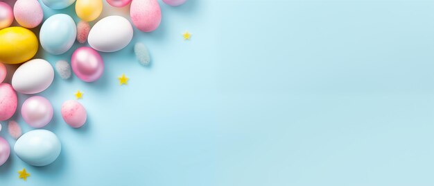 Fondo de Pascua con huevos de colores pastel y confeti sobre fondo azul