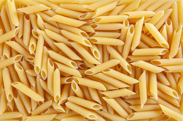 Fondo de pasta penne sin cocer