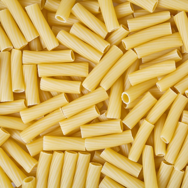 Fondo de pasta tortiglioni sin cocer