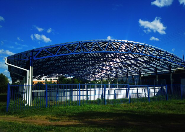 Fondo de patio de deporte cubierto