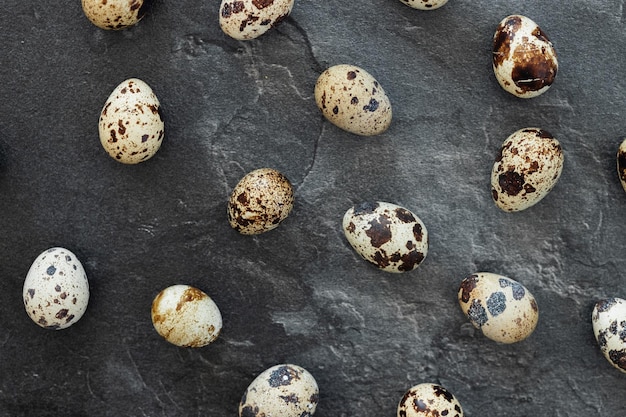 Fondo con pequeños huevos de codorniz