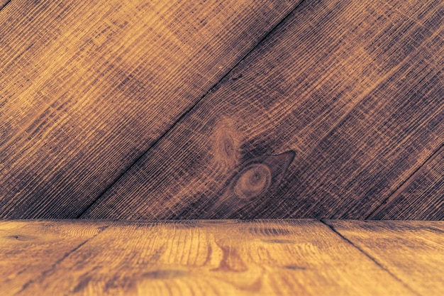 Foto fondo de perspectiva de textura de pared y piso de madera de tablón oscuro para montaje o exhibición de sus productos, plantilla de maqueta para su diseño.