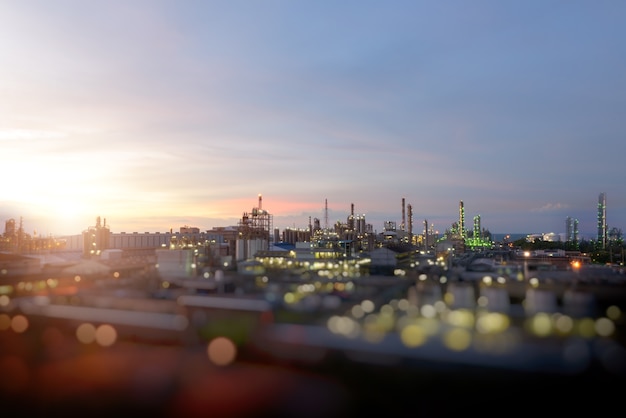 Foto fondo petroquímico gran planta de refinería de petróleo para su trabajo