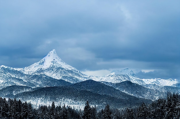 Fondo de picos nevados