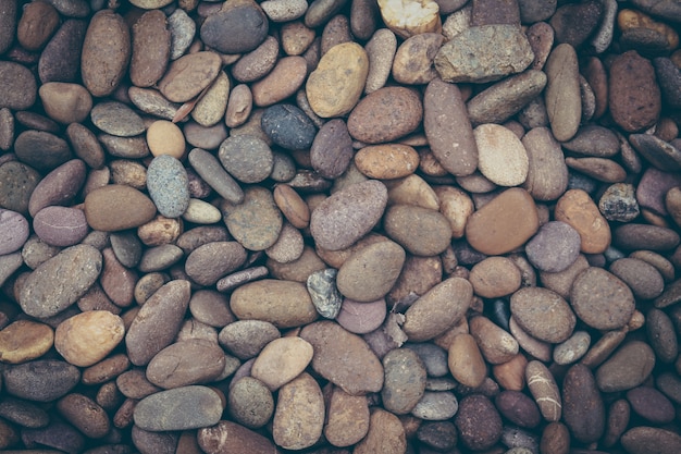 Fondo de piedra de guijarros marrones